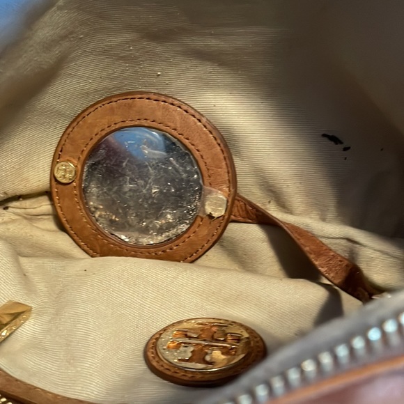 British tan Tory Burch bag with removable strap - Picture 8 of 9